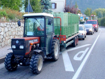 Apple Tractor pulling a load of Apples.